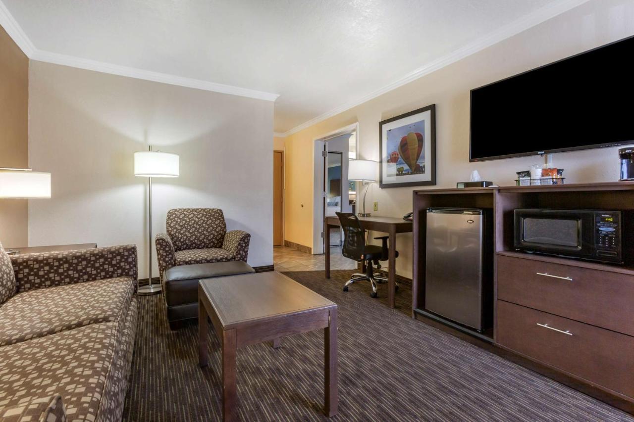 Best Western Airport Albuquerque Innsuites Hotel & Suites Esterno foto